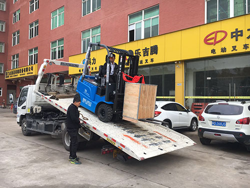 廈門電動(dòng)叉車公司，銷售比亞迪電動(dòng)叉車2.5噸一臺(tái)