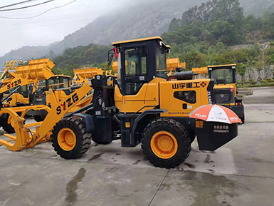 恭喜羅總喜提新車，山宇裝載機(jī)940走起，山宇重工，助您成功！